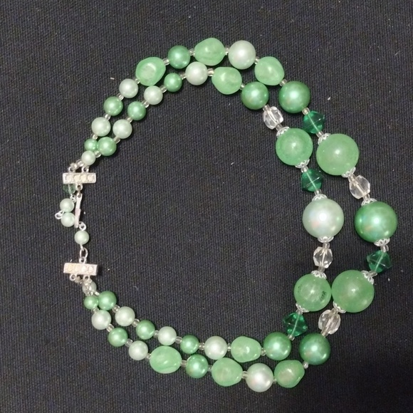 Vintage Japan Silver Tone Green Lucite Bead Necklace - Picture 4 of 4